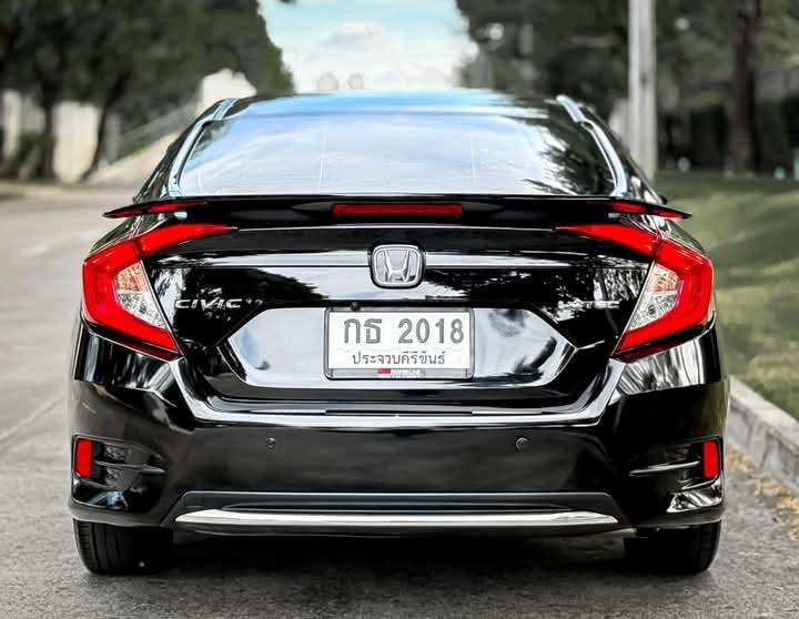 Honda Civic สีดำ 3