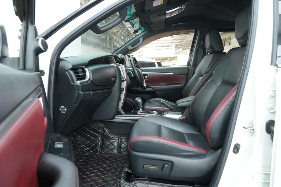 2020 TOYOTA FORTUNER 2.4 Legender 2WD (BLACKTOP) SUV สีขาว-ดำ เลขไมล์ 89220 กม. 13