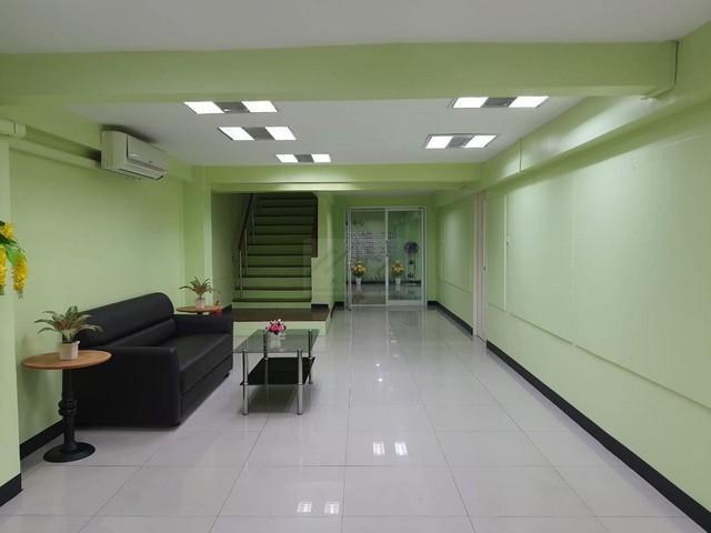 ให้เช่าอาคารพาณิชย์5ชั้น 1080 ตร.ม.พร้อมลิฟท์ย่านรัชดาห้วยขวางสุทธิสารลาดพร้าวซอยรัชดาภิเษก 22 ใกล้ MRT รัชดาภิเษก มีชั้นดาดฟ้า มีหลังคา