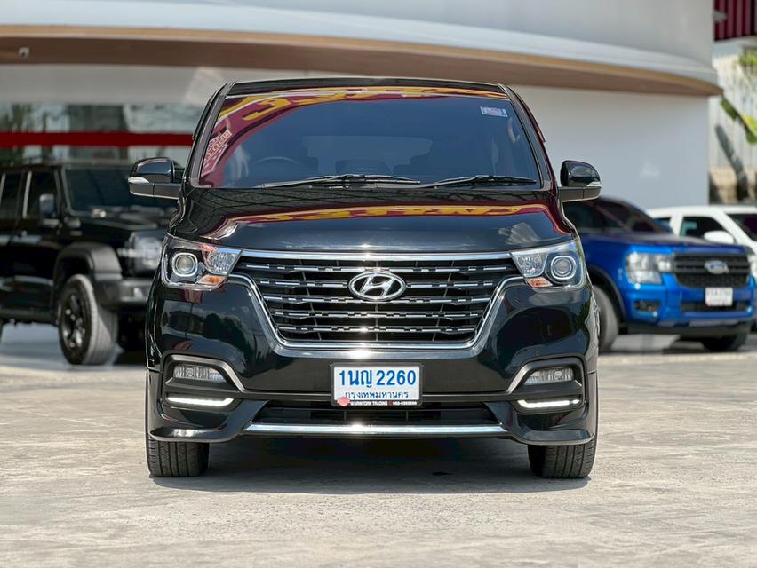 ปี 2018 HYUNDAI H1, ELITE โฉม ปี18-ปัจจุบันสีดำ เกียร์ออโต้ เครื่องดีเซล มือเดียวป้ายแดง รูปย่อยที่ 2
