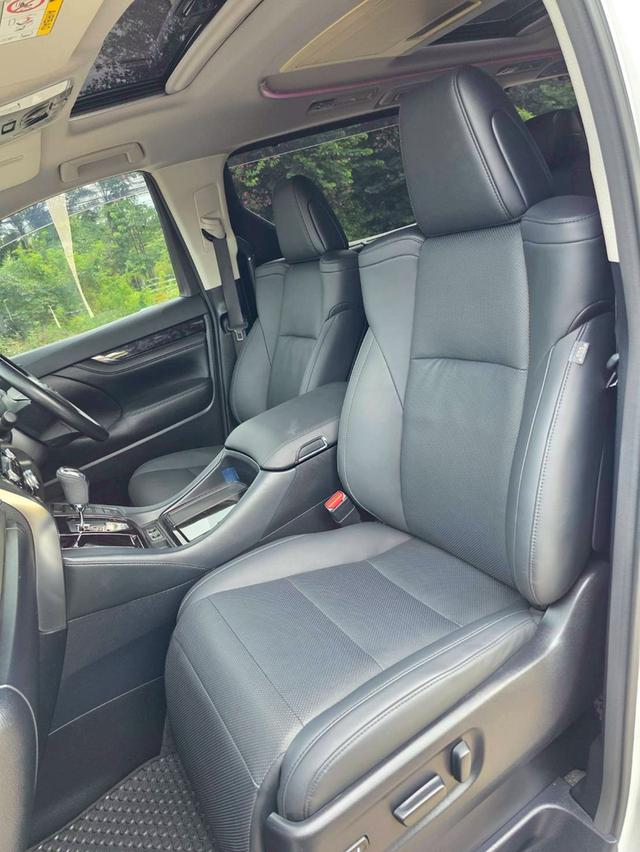 Toyota ALPHARD SC สีขาว ปี 2022 ไมล์ 60,000 กม.  9
