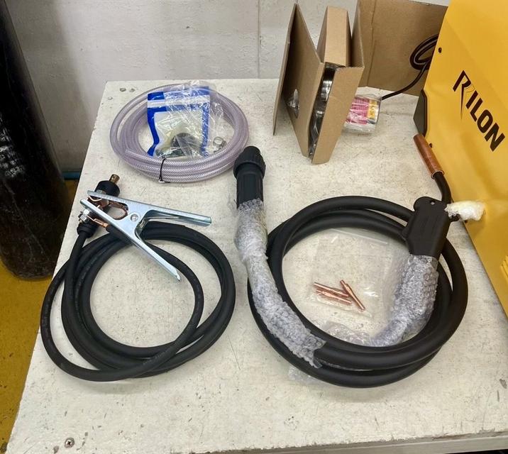 เครื่องเชื่อมMIG300GF ฟีดแยก เชื่อมฟักคอร์ 0.8-1.2มิล 4