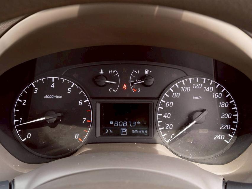 NISSAN SYLPHY 1.6E 2012 จด 2013 19