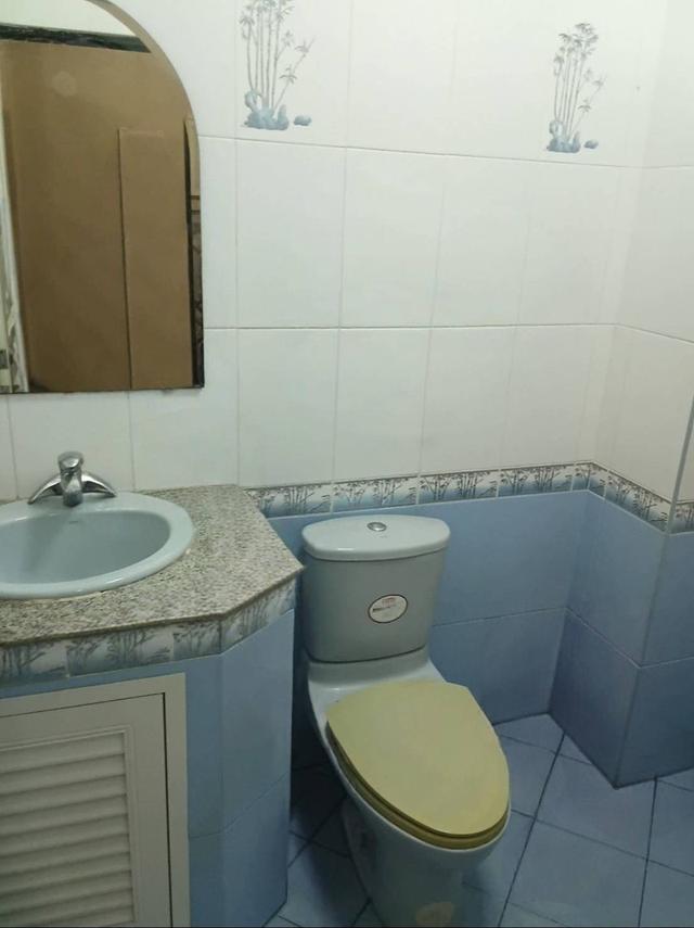 ขายด่วน ทาวน์เฮ้าส์ 2 ชั้น พร้อมอยู่ โครงการ: ม.รุ่งกิจ วิลล่า11 ร่มเกล้า ราคาพิเศษ 13