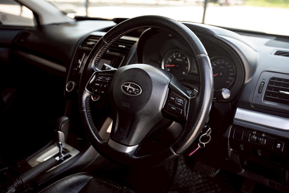 Subaru Xv 2.0 AWD สีขาว ปี 2013  12