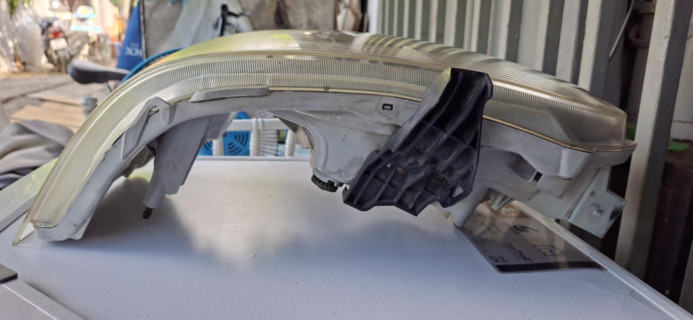 ขาย ไฟหน้า Toyota Commuter หรือ Hiace รุ่นปี 2005-2009. ข้างขวา ของแท้ มือสอง สภาพนางฟ้าราคา 1,500 บาท สุขุมวิท 101 ครับ รูปที่ 8