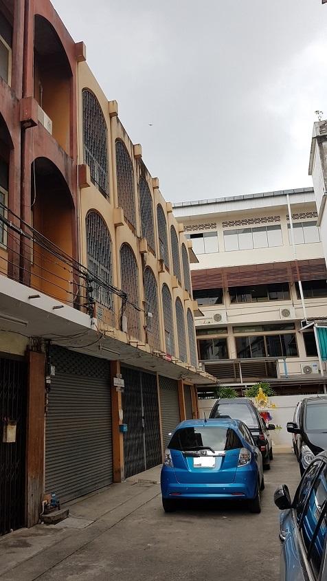 ขายอาคารพานิชย์ 3 ชั้น 3 คูหา 77 ตรว. ซ.สาธุประดิษฐ์19 แยก1 หรือซอยวัดโพธ์แมน 2