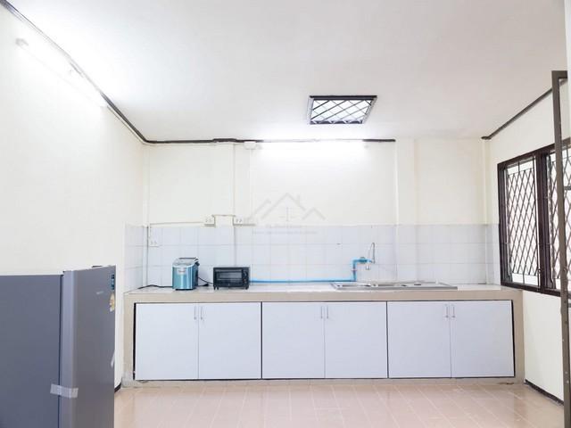 ให้เช่าทาวน์โฮม 2 ชั้น 4 ห้องนอน ซอยประชาราษฎร์บำเพ็ญ 20 ห้วยขวาง พร้อมเฟอร์นิเจอร์ ทำออฟฟิศได้ 6