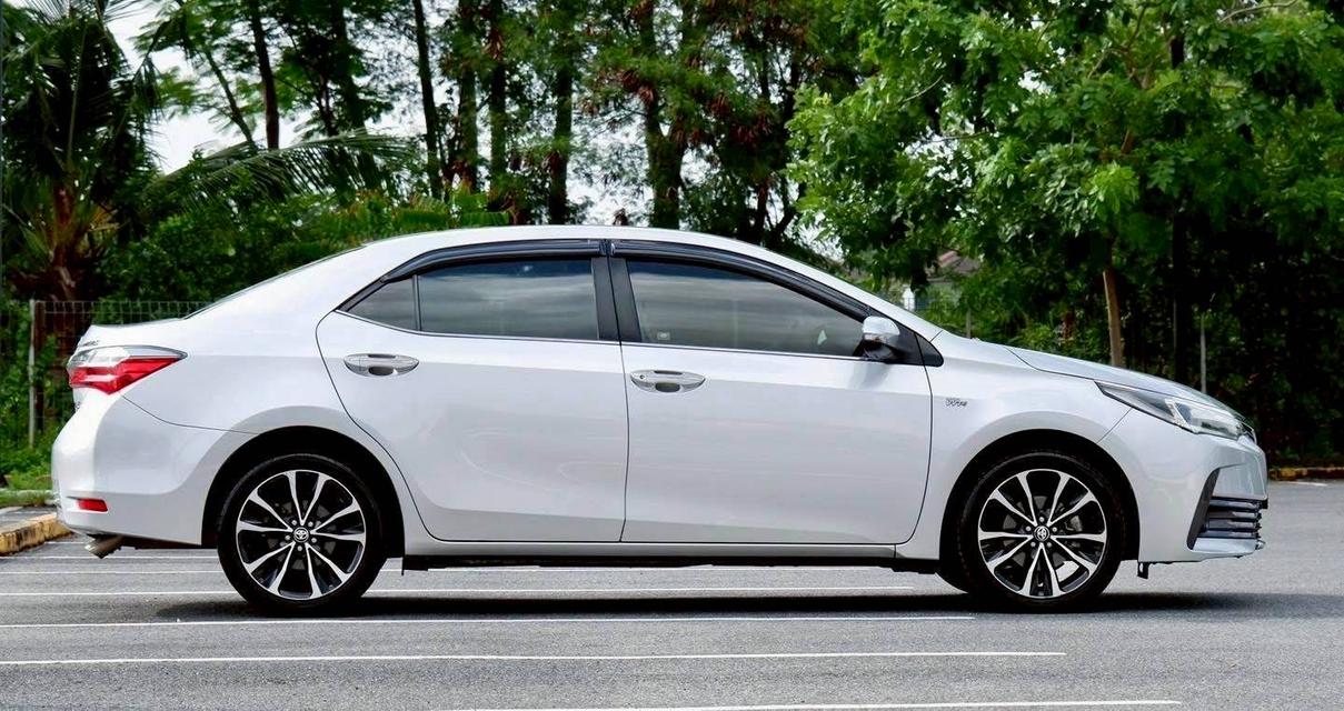 รหัสรถ PR323 Toyota Corolla Altis 1.8S Fulloption ปี 2018