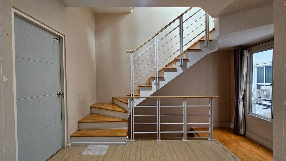 ขายด่วน ทาวน์โฮม 3 ชั้น หมู่บ้านกลางเมือง เกษตร - นวมินทร์  หลังริม เนื้อที่ 51.7 ตารางวา 3 ห้องนอน 3 ห้องน้ำ  2 จอด 14