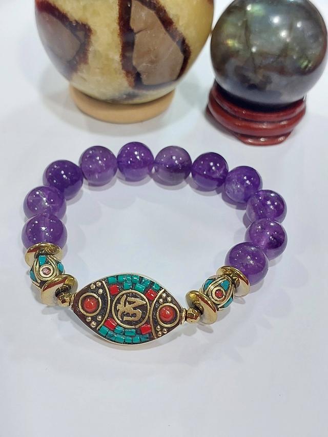 สร้อยข้อมือ Amethysts stone 12 mm With Nepal bead คละแบบ ยาว 18 cm รูปที่ 5