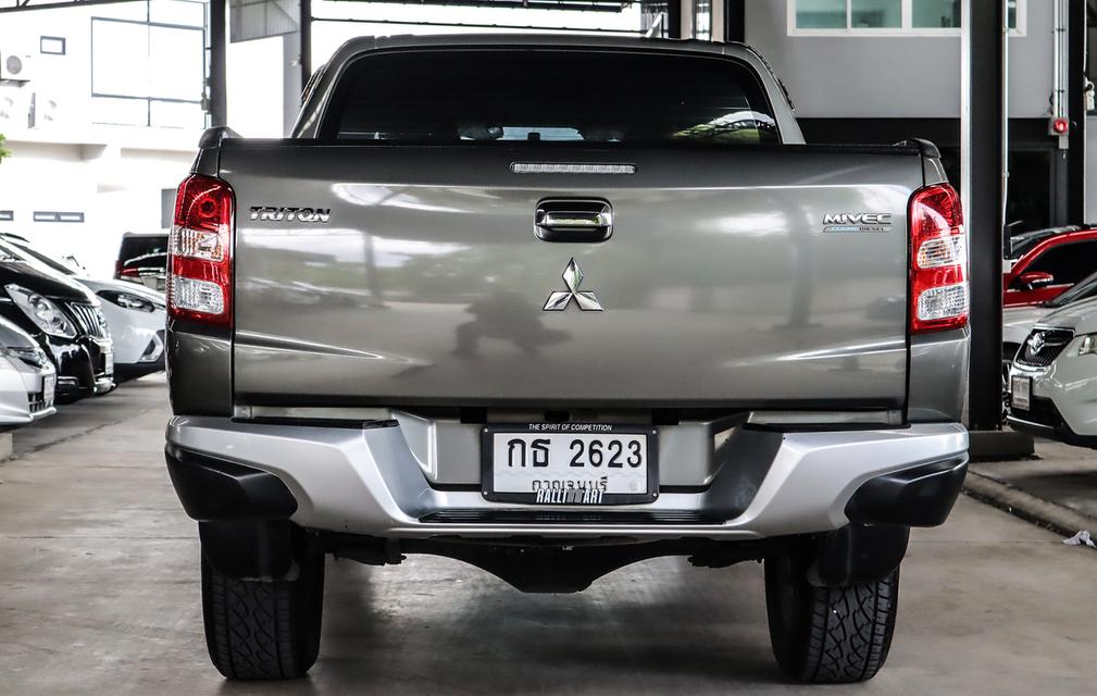 ขาย MITSUBISHI TRITON 2.4 PLUS DOUBLE CAB เกียร์ธรรมดา
