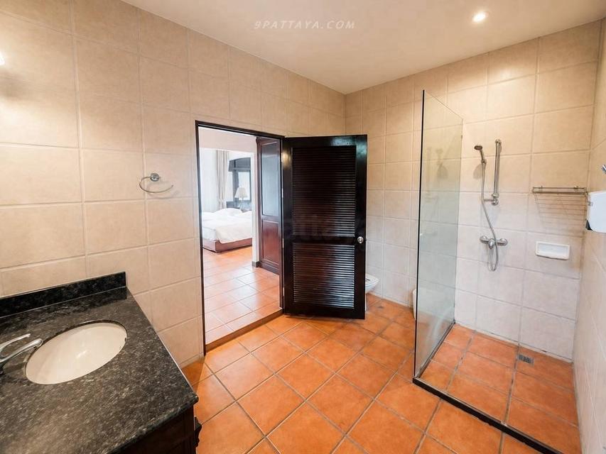 For Sale — Large Pool Villa in Siam Country Club Area Land size: approx. 168 sq.wah• Single-storey house• Strong red brick structure• 3 bedrooms 8