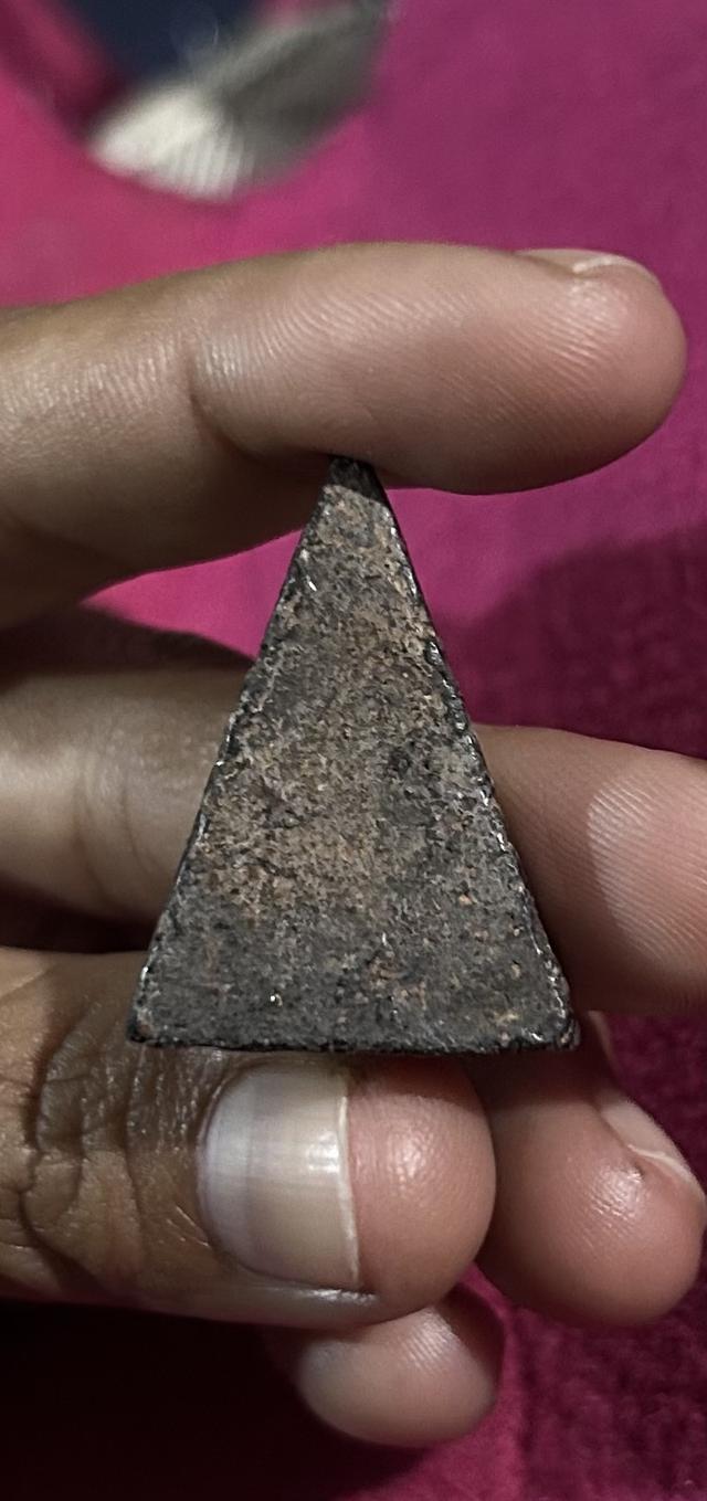 พระนางพญา พิษณุโลก พิมพ์เข่าโค้ง 2