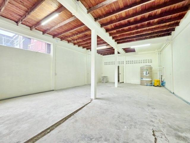 MRT จรัญฯ13 700 ม โลตัส จรัญสนิทวงศ์ 15 500 ม.ให้เช่าอาคารพาณิชย์ 3 ชั้น 2 คูหา แยกไฟฉาย 1 กม. ตีทะลุกัน 45 ตร.วา. 540 ต 2