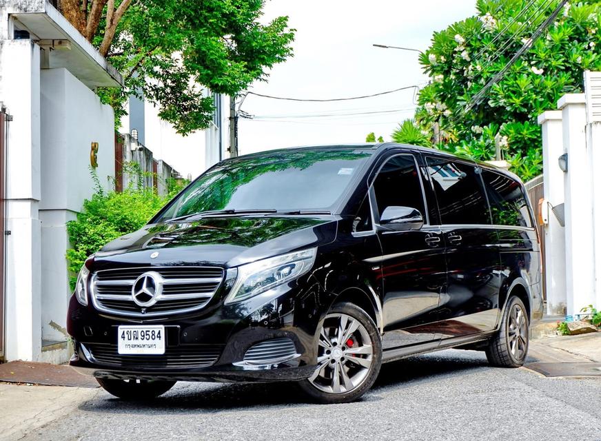 Mercedes-Benz V 250 d  7 ที่นั่งป้ายขาวดำ ปี 2017