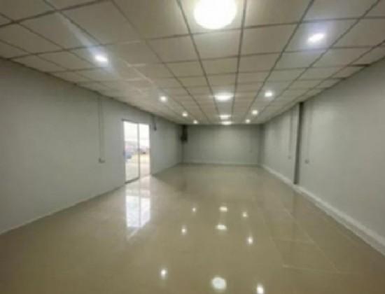 ให้เช่าโกดังพร้อมสำนักงาน พื้นที่ 1000 ตารางเมตร ถนนบางนา ตราด-กม.5 เข้าซอยไม่ลึก 13