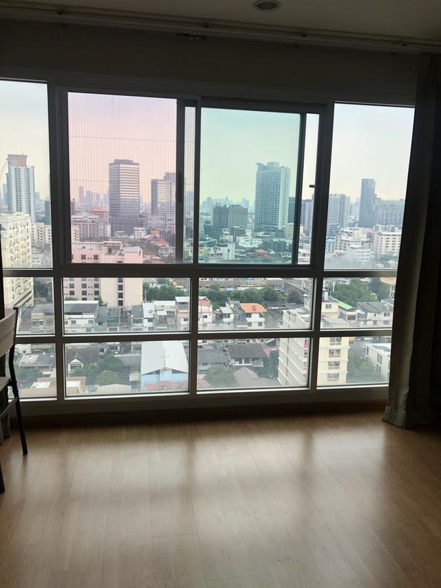 ยูดีไลท์คอนโดแอดห้วยขวาง ห้องมุมมี 2 ชั้น18 จากทั้งหมด 20 ชั้น มีสระว่ายน้ำ มีสระว่ายน้ำ ซาวน่า ฟิตเนส เข้าออกได้หลายทาง พระราม 9 ลาดพร้าวรัชดา ท 7