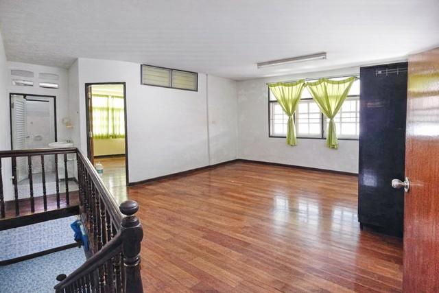 ทาวน์เฮ้าส์ให้เช่า 2 ชั้น 2 นอน ตลาดกำนันแม้น 1 กม. 16 ตร.ว. 138 ตร.ม. Big C กัลปพฤกษ์ 2.4 กม. Makro กำนันแม้น24-32 4