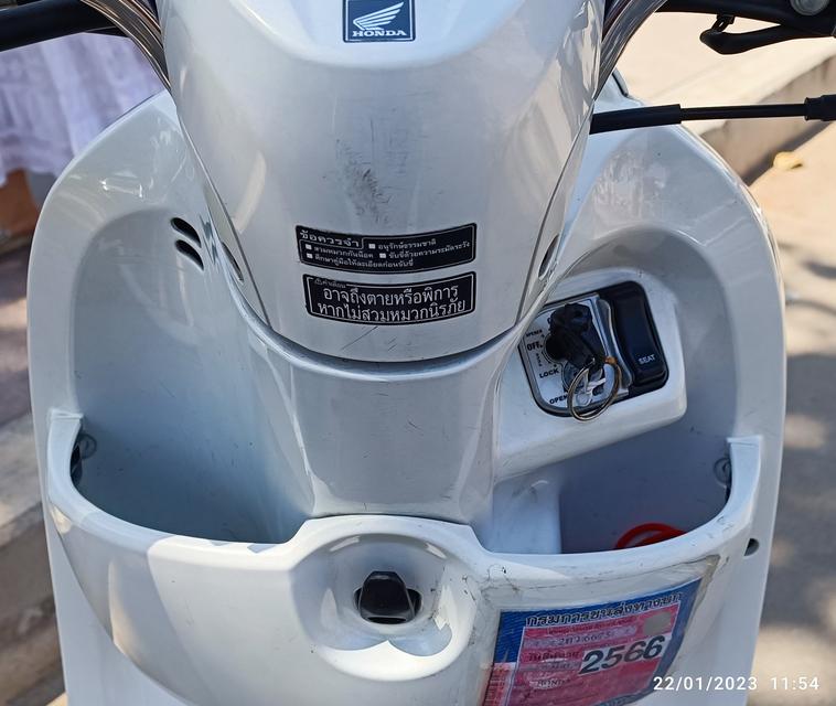รูป ขาย รถจักรยานยนต์ honda scoopy i สีขาว ปี 2014  (พ.ศ.2557)รถบ้าน ไมล์น้อย 12000 กม,สภาพดีมากเช็คศูยน์ตลอด  4