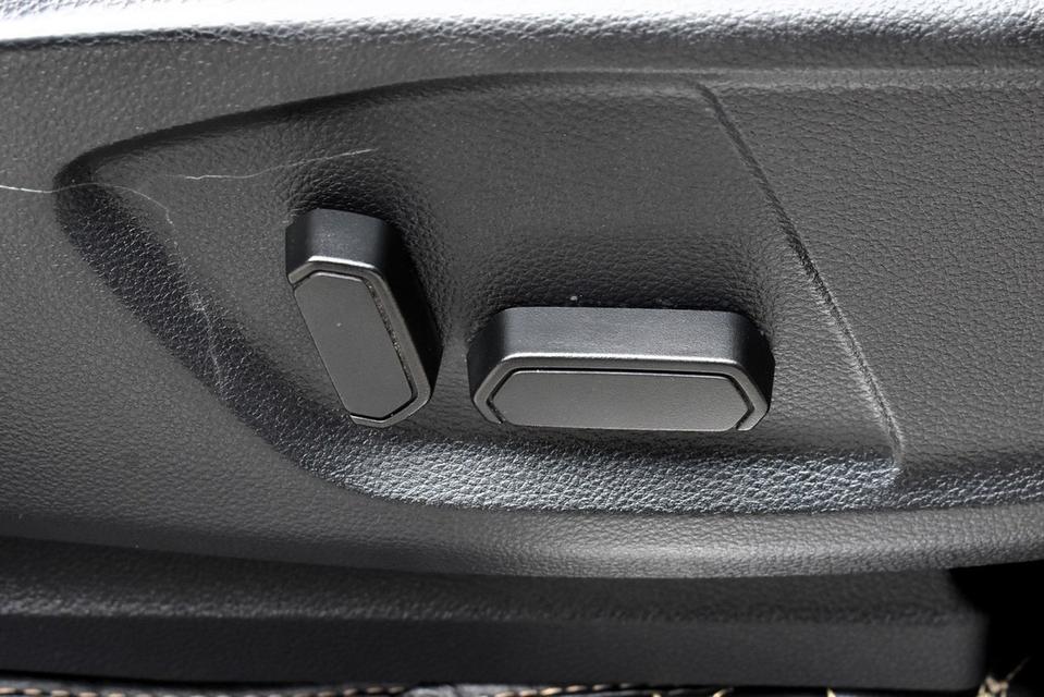 (แจ้งรหัสรถ PB8518) FORD EVEREST 2.0 TITANIUM+ Auto ปี 2020 รูปที่ 16