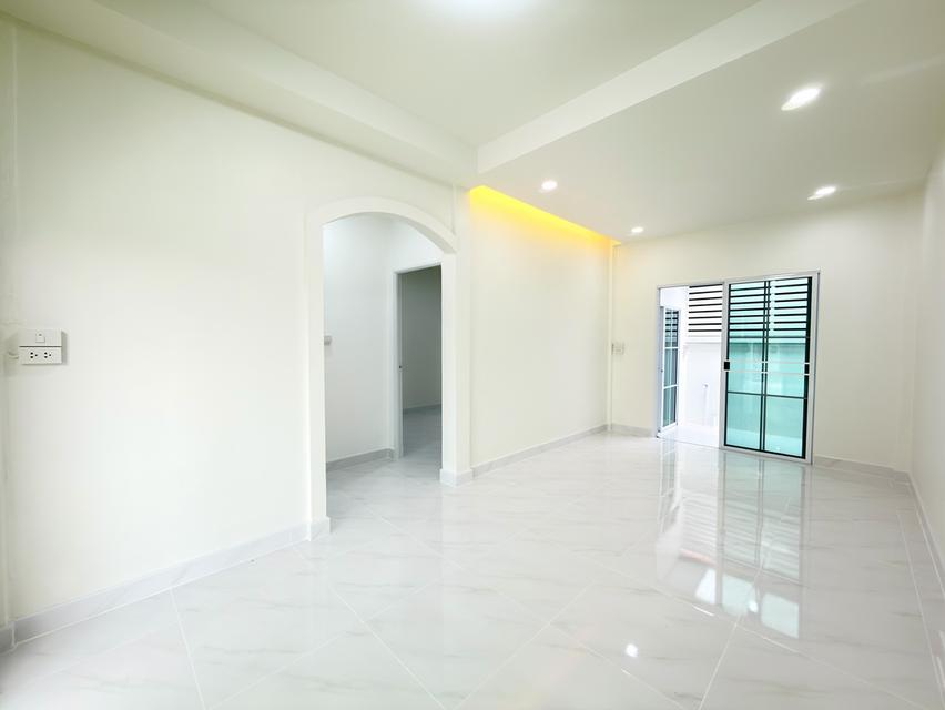 #หมู่บ้านเจษฎา9 ซ.3 (ถนนเมน) บ้านเลขที่ 61/39 8