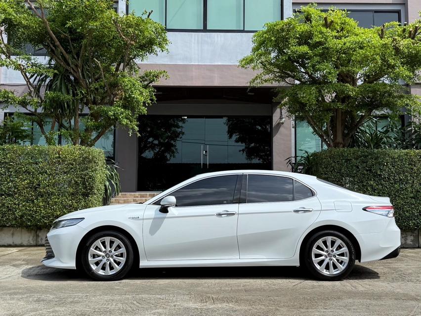 2021 CAMRY HV PREMIUM รุ่น TOP สุด รถมือเดียวออกป้ายแดง รถวิ่งน้อย เข้าศูนย์ตรงระยะ รถไม่มีอุบัติเหตุครับ 5