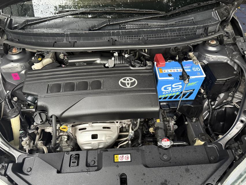 Toyota yaris ativ 1.2E 9
