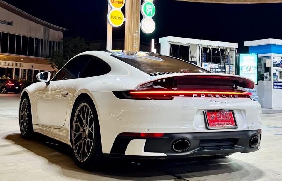 Porsche 911 Carrera (992)