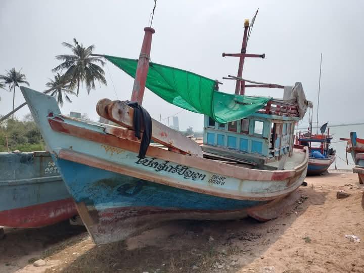 ขายเรือประมงพื้นบ้านหาหมึก