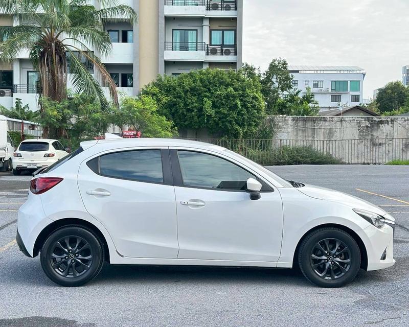 รหัสรถ QT9036 Mazda2 Skyactive 1.3 Sport High connect hatchback เกียร์ Auto สีขาวมุก ปี2018 9