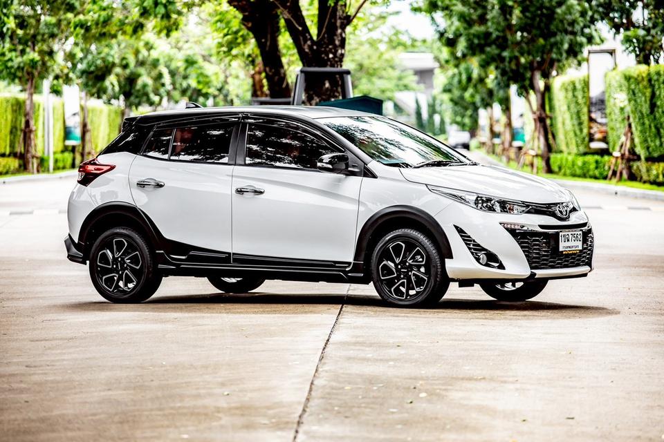 Toyota Yaris Cross 1.2 ปี 2020 สีขาว มือเดียวป้ายแดง สภาพใหม่มากๆ  4