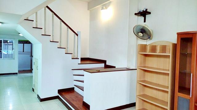 เดอะมอลล์ บางกะปิ 1.6 กม.ให้เช่าทาวน์โฮม 3ชั้น 4นอน MRTลาดพร้าว101 300ม.ฟังก์ชันครบ3 น้ำ ดาดฟ้า 2 จอดรถ เดอะมอลล์ บางกะป 2