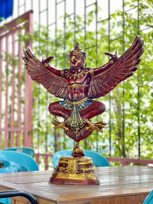 พญาครุฑ หน้าเทพบุตร ครุฑตั้งโต๊ะบูชา