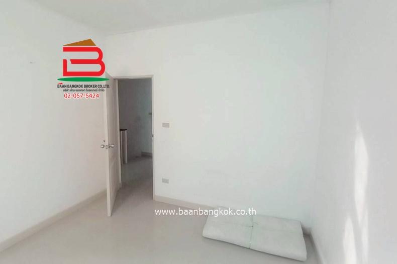 ทาวน์เฮาส์ หมู่บ้านประภาทรัพย์ 4 (ใกล้ห้างแฟชั่นไอส์แลนด์) เนื้อที่ 21 ตรว. แขวงบางชัน เขตคลองสามวา 12