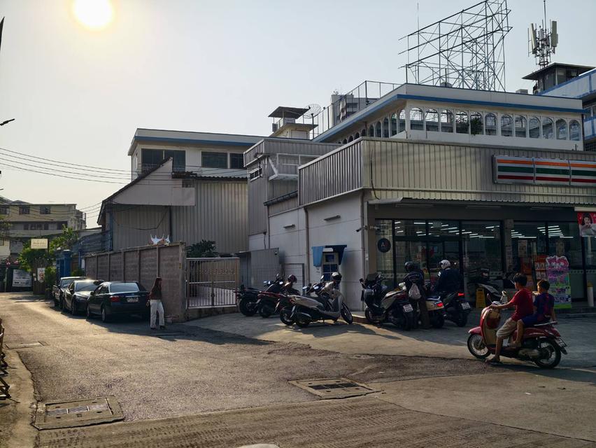 ขายที่ดินพร้อมสิ่งปลูกสร้างบ้าน 3 หลัง ภายในบ้าน208 ตรว. 3