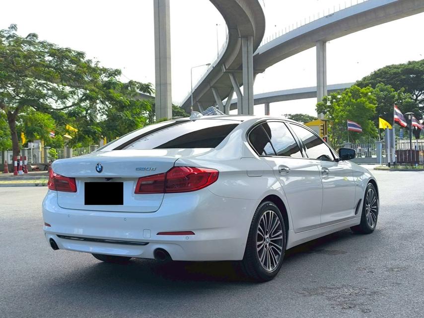 รถเข้าใหม่! BMW 520d Sport ปี 2017 (จด 2018) สีขาว 2