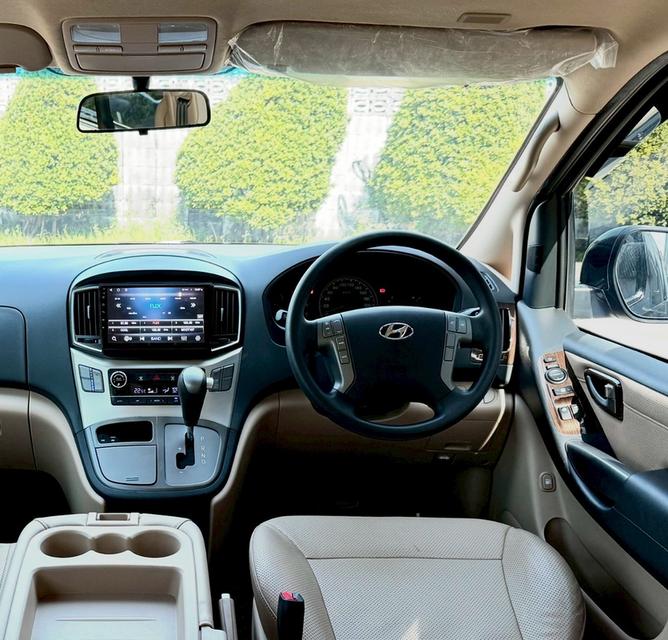 HYUNDAI H-1 2.5 Elite ปี2018 ไมล์น้อย 66,xxx โลแท้ เข้า 0 ตลอดรถบ้านมือเดียวป้ายแดง ยางใหม่ปี 25 12