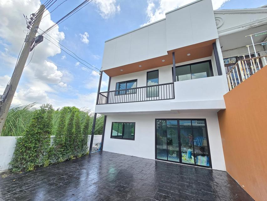 ด่วน!! เพียง 6.8 ล้าน บ้านทาวน์เฮาส์ หลังมุม รีโนเวทใหม่ พร้อมเข้าอยู่ได้ทันที ใกล้ BTS บางจาก 2