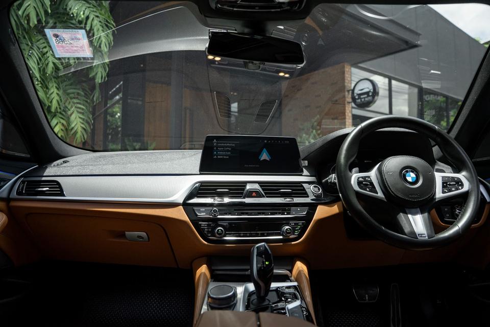 BMW 530e M Sport Plug-in Hybrid รุ่น G30 ปี 2020 [𝙒𝘼𝙍𝙍𝘼𝙉𝙏𝙔 เครื่องยนต์ 2 ปี]  Service น้ำมันเครื่อง ใส้กรอง ฟรี 1 ครั้ง 3