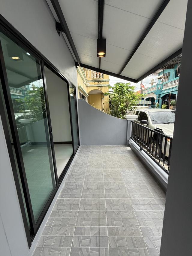  ทาวน์โฮม หมู่บ้านอยู่สบาย ถนนเลียบคลองระพีพัฒน์ คลองหนึ่ง ปทุมธานี 20