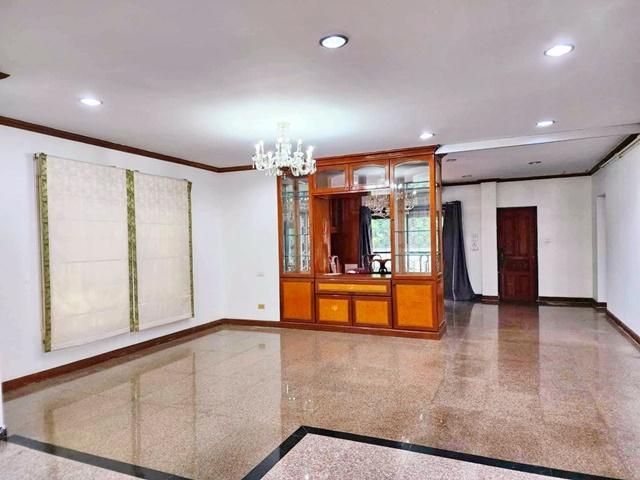 ซอย 20 มิถุนา รัชดา18 MRT สุทธิสาร 700 ม.ให้เช่าบ้านเดี่ยว 3 ชั้น 100ตร.วา.450ตร.ม.ห้วยขวาง 4 นอน 4 น้ำ 4