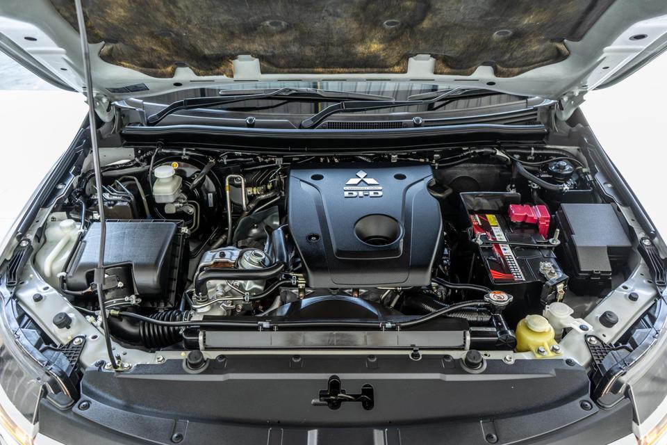 Mitsubishi Pajero 2.4 GT Premium 4WD 6