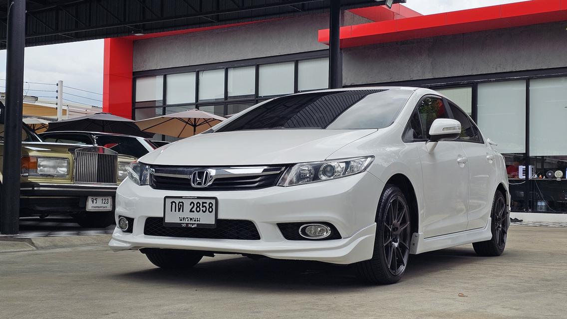 ขายรถ Honda Civic FB 1.8E Sedan ปี 2013 สีขาว เกียร์ออโต้