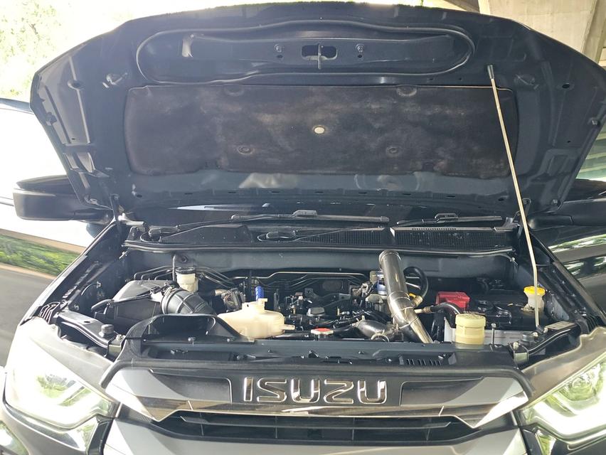 Isuzu D-MAX 3.0 DDI Z VCROSS SPACECAB 4WD (เกียร์ธรรมดา) 10