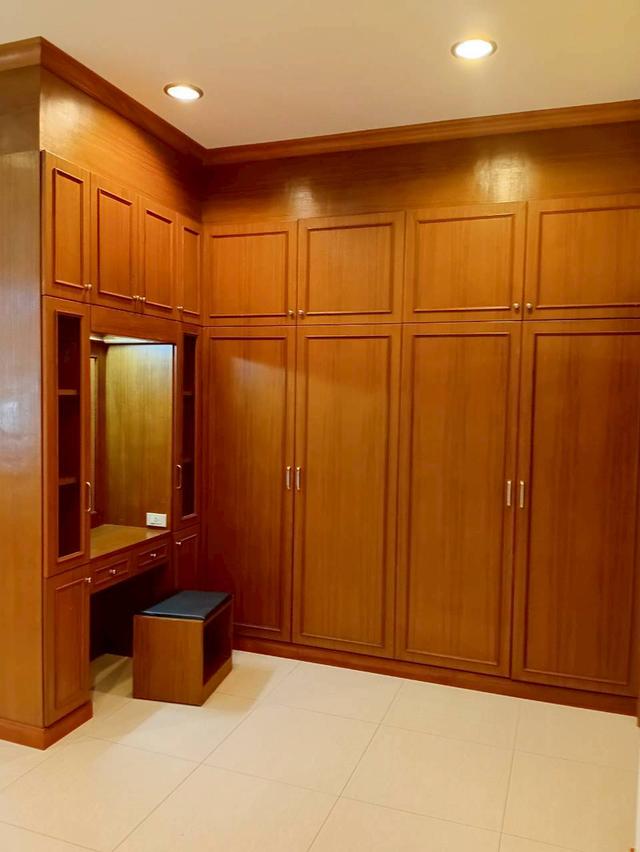 บ้านสไตล์วิลล่า เนื้อที่ 2 ไร่ บ้าน 3 หลัง พร้อมบิ้วอิน เฟอร์นิเจอร์ครบ 9