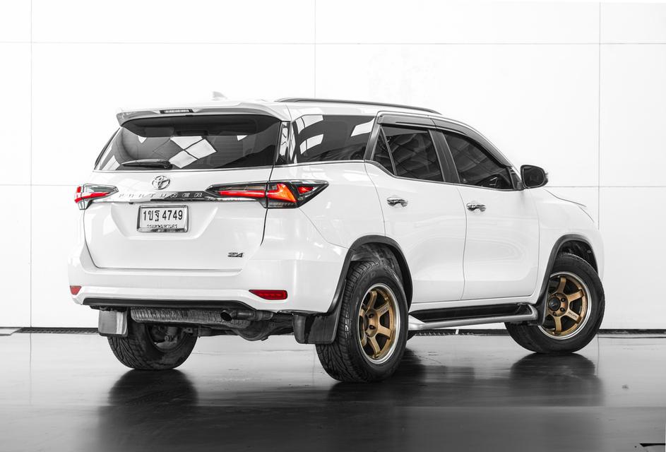 2018 TOYOTA FORTUNER 2.4 V 4WD SUV สีขาว ไมล์ 181334 กม.