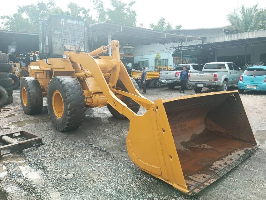 รถตัก Caterpillar 928F สีเหลือง 3