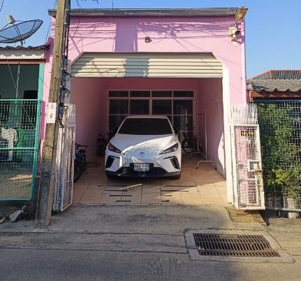 ทาวน์เฮ้าส์มือสอง 21 ตร.วา ในเคหะร่มเกล้า อยู่ต้นซอย7 1