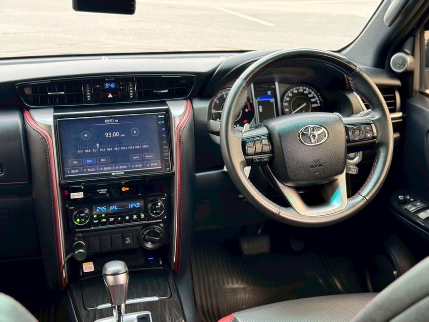 TOYOTA FORTUNER Wagon 4dr Legender 7st Auto 6sp 4WD 2.4DCT ปี 2022 สีดำ ออโต้ 10